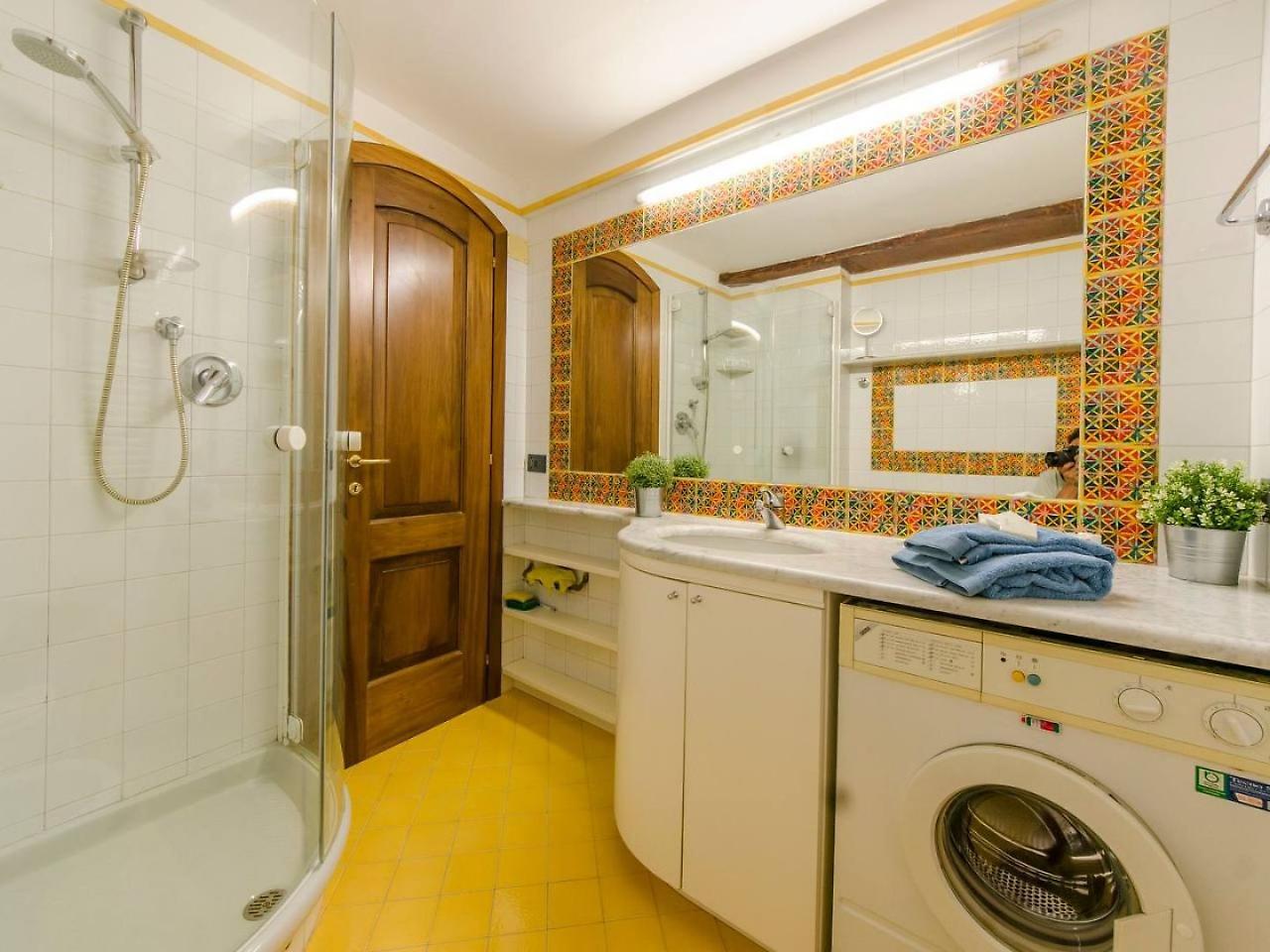 Joivy Colorful Flat For 5 Close To Piazza De Ferrari Genoa Exterior photo